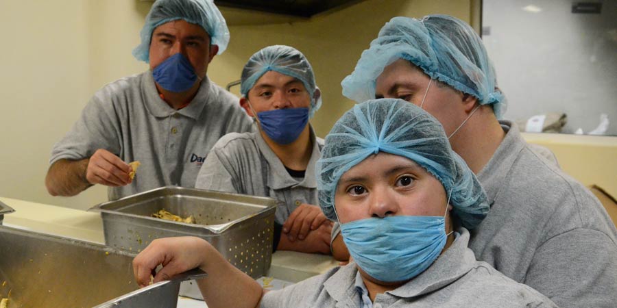 Tamales Daunis ayudan a personas con Síndrome de Down