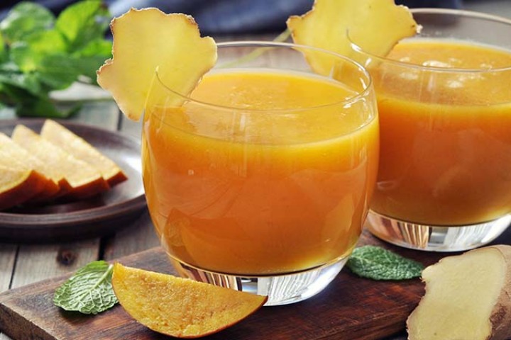 Batido de naranja, durazno y piña con jengibre