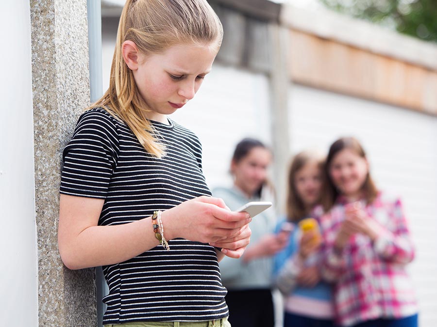 ¿Por qué prohibir celulares en escuelas?