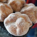 Pan de muerto y los consejos de estos panaderos mexicanos