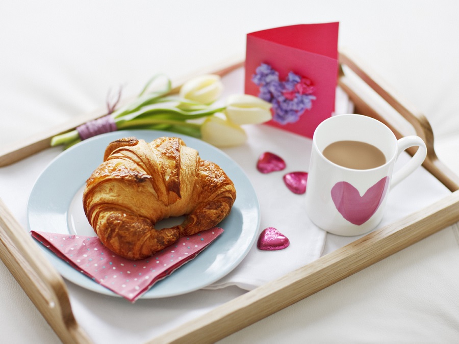 desayuno o cena romantica para celebrar el 14 de febrero