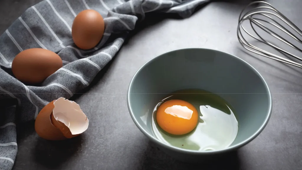Alimentos-Economicos-y-Nutritivos-ahorro-bajo-costo-rapidos-simples-de-cocinar-gastronomia-economia-seccion-amarilla-blog-sisoy-claras-de-huevo.webp