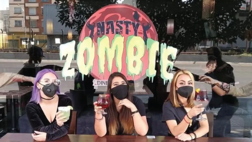 Restaurantes-de-Terror-en-CDMX-tematicos-sustos-halloween-lectura-cartas-tarot-dia-de-muertos-ZOMBIE-DINNER-2.webp