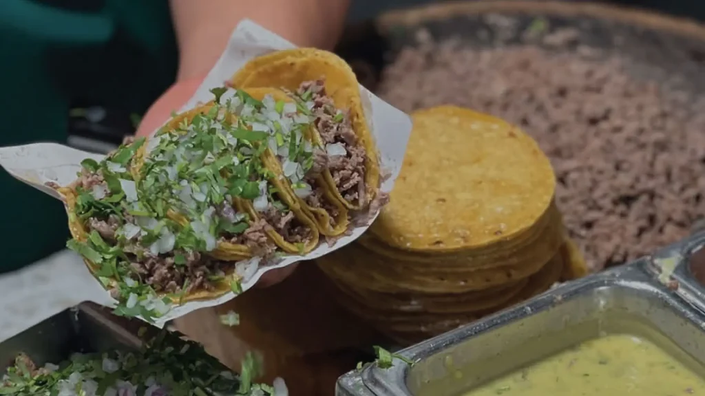 Taquerías-en-Monterrey-Guía-definitiva---tacos-restaurantes-donde-ir-comer-lugares-direcciones-taquitos-regios-asada-pastor-carne-cerdo-mexico-seccion-amarilla-blog-sisoy-MICHELIN 
