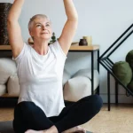 Beneficios del yoga en la menopausia: bienestar, energía y salud