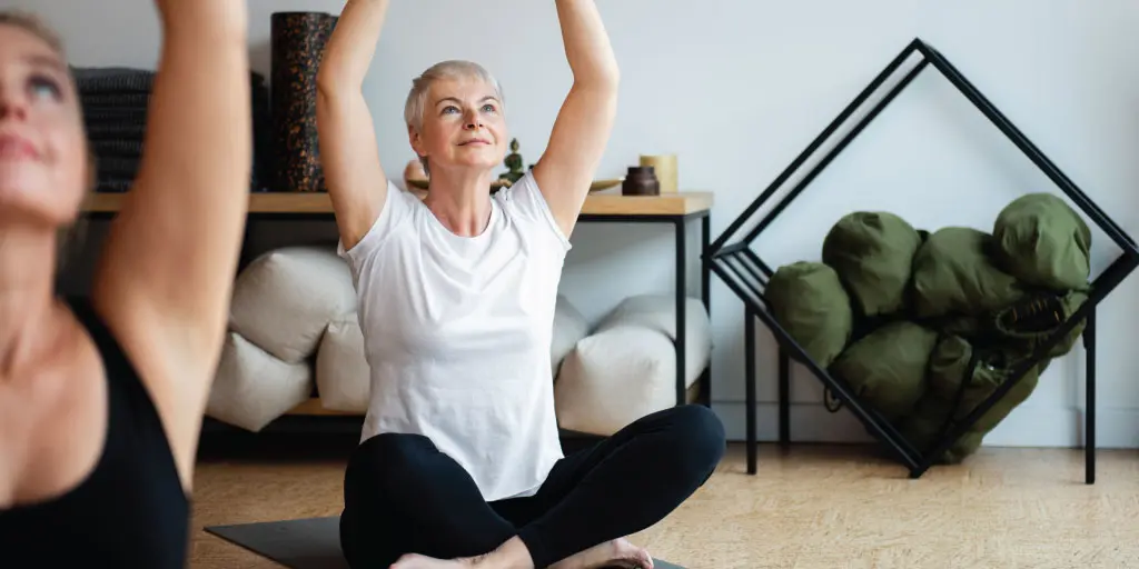 Beneficios del yoga en la menopausia: bienestar, energía y salud