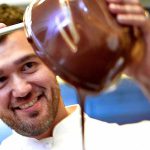 Chef Luis Robledo, una conversación sobre cacao, chocolates y postres