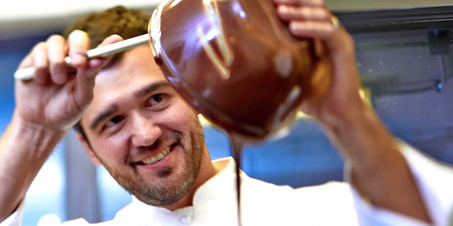 Chef Luis Robledo, una conversación sobre cacao, chocolates y postres