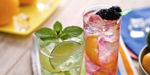 Limonada de ginebra con moras