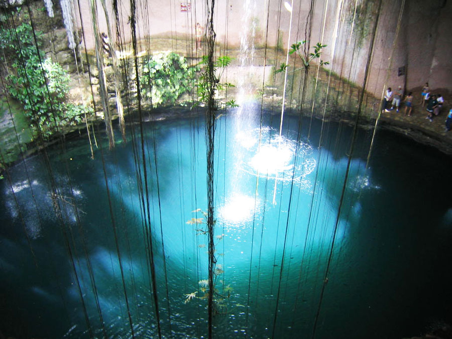 Cenote Escondido o Azul Maya