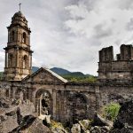 Nace un volcán, festejando al Paricutín