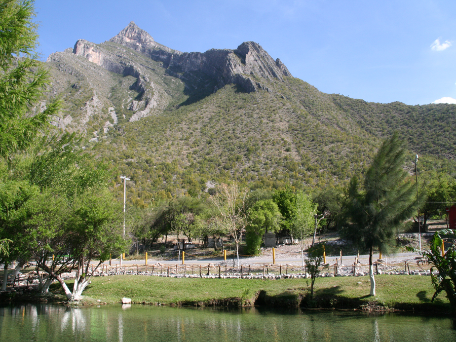 Bustamante, famoso por sus grutas