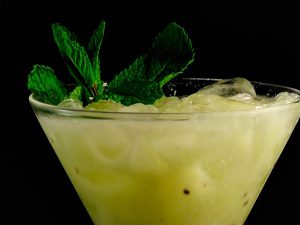 Caipirinha, típica de Brasil