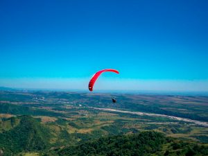 Descubre Monterrey desde los cielos volando en parapente