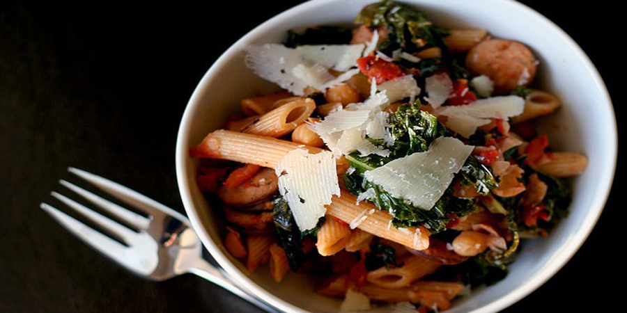 Pasta con chorizo y garbanzos