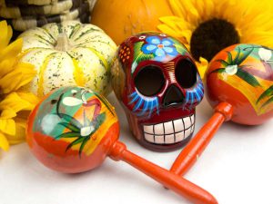 Tradición otomí celebra a la muerte con mucho color