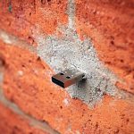 Dead Drop: USB incrustadas en las paredes ¿las has visto?