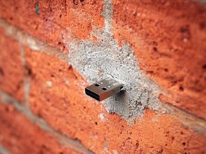 Dead Drop: USB incrustadas en las paredes ¿las has visto?