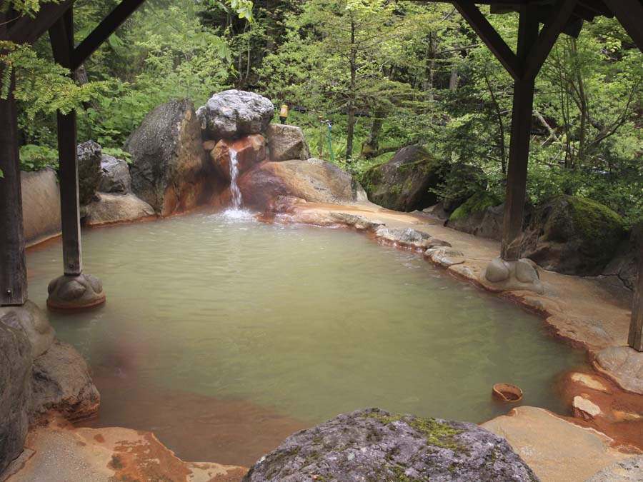 ¿Por qué visitar las aguas termales?