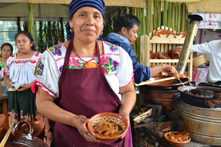 Primer Encuentro Nacional de cocina tradicional y 13 Encuentro de cocineras tradicionales en Michoacán