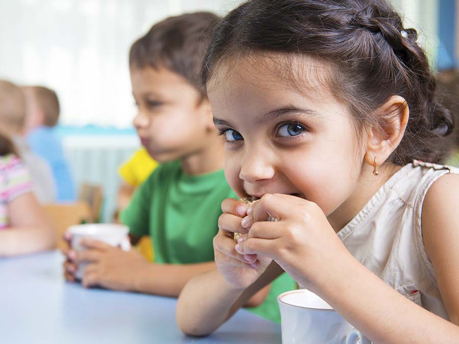 La alimentación y el desarrollo de un niño con diabetes