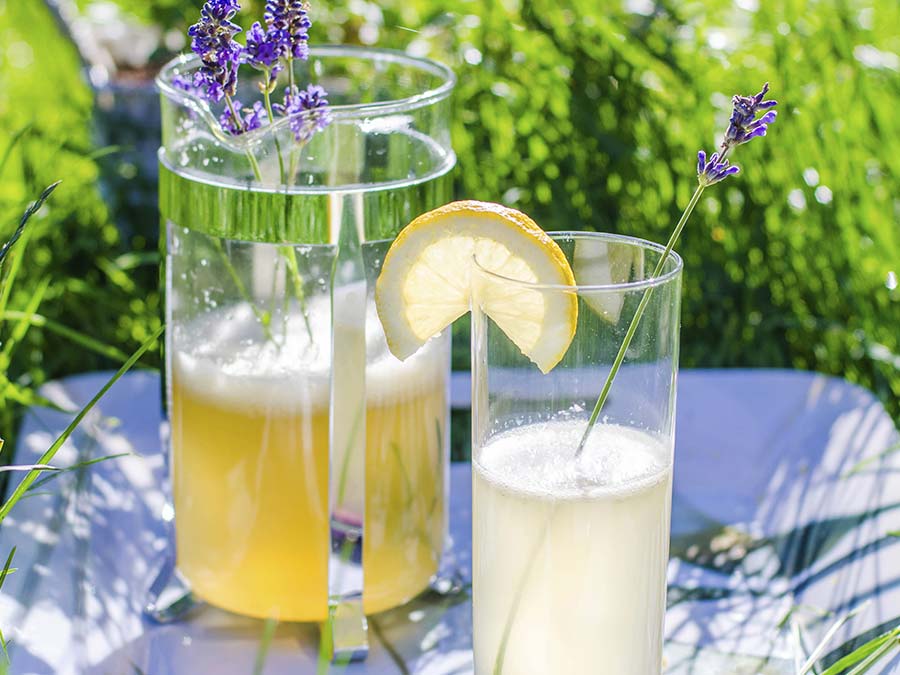 Agua de limón con lavanda