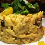 Risotto de hongos silvestres al ajillo con mezcal, mango y arúgula