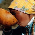 Tesgüino, una bebida ritual de maíz de los rarámuris