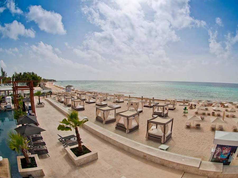 Playa Mamitas si vas a Playa del Carmen