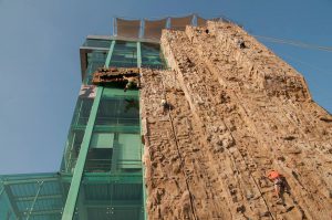 Escala el muro más alto de América Latina, en la Ciudad de México