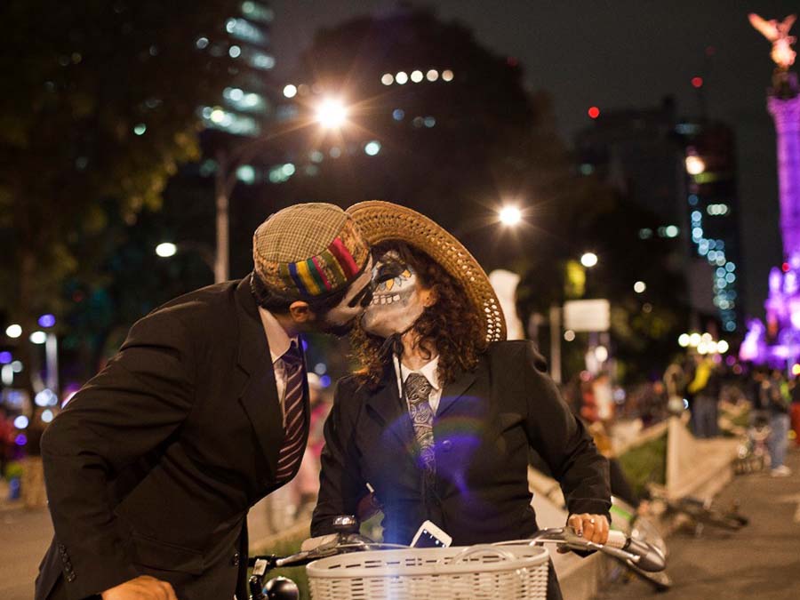 Paseo Nocturno en Bicicleta Día de Muertos