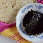 El mole negro de Marcelina para Día de Muertos