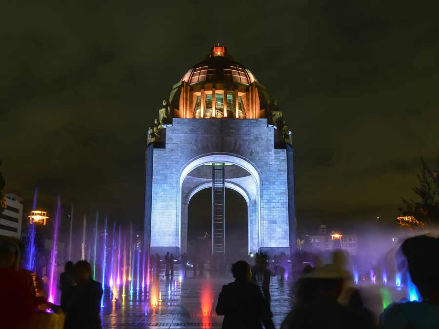 Disfruta de los amaneceres de la ciudad en el Monumento a la Revolución