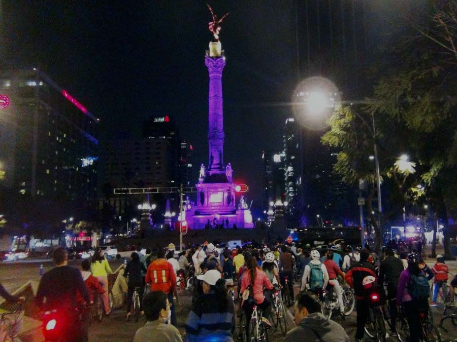 Celebra la primavera en el Paseo Nocturno en Bicicleta