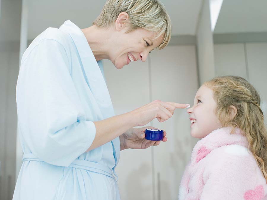 Mascarilla facial para niñas, un plan de madre e hija