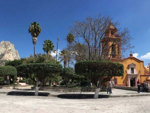 Festeja a papá en la Peña de Bernal y Cavas Freixenet con Recorridos Culturales