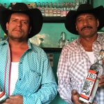 Dos maestros mezcaleros en la capital y su visita a la Basílica