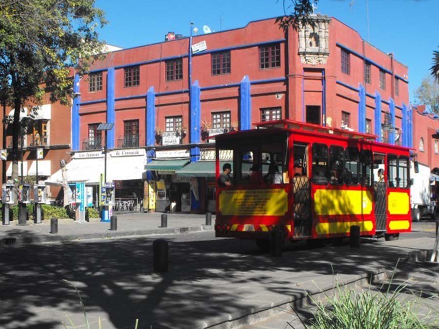 Súbete al tranvía de Coyoacán y recorre este barrio mágico