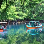 Nada en el Lago de Camécuaro en Zamora, Michoacán