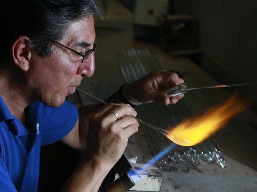 Proceso de elaboración de las esferas en Tlalpujahua, Michoacán