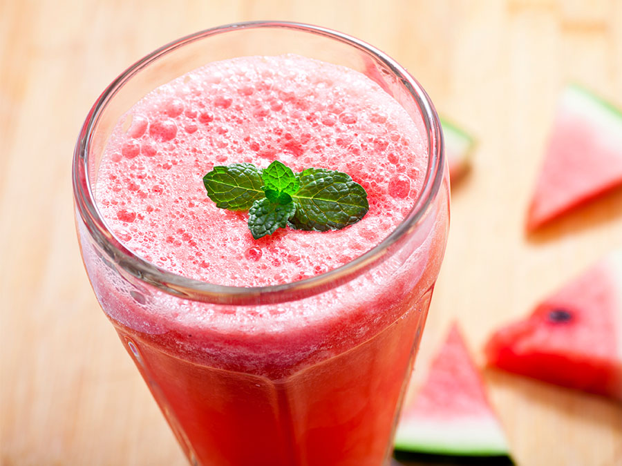 Smoothie de sandía con fresas y cerveza