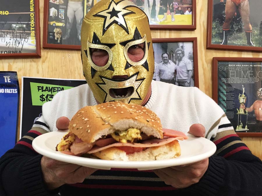 Tortas y Cafés de Súper Astro, de tortas y luchas en la Ciudad de México