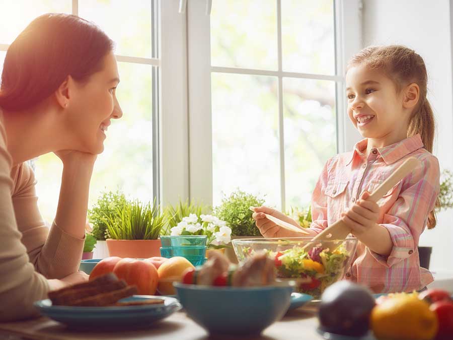 Cocina con tus hijos, es una buena forma de entretenerse y relacionarlo emotivamente con la comida Foto: Mariana Castillo