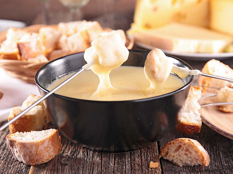 Cheese Fondue Day, una receta en video para preparar esta delicia con queso