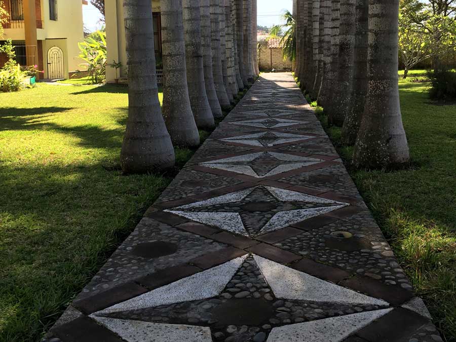 Jardín al interior del Hotel Garza Canela. Foto: Mariana Castillo