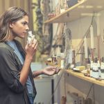 La química del perfume, más allá del fijador y el spray