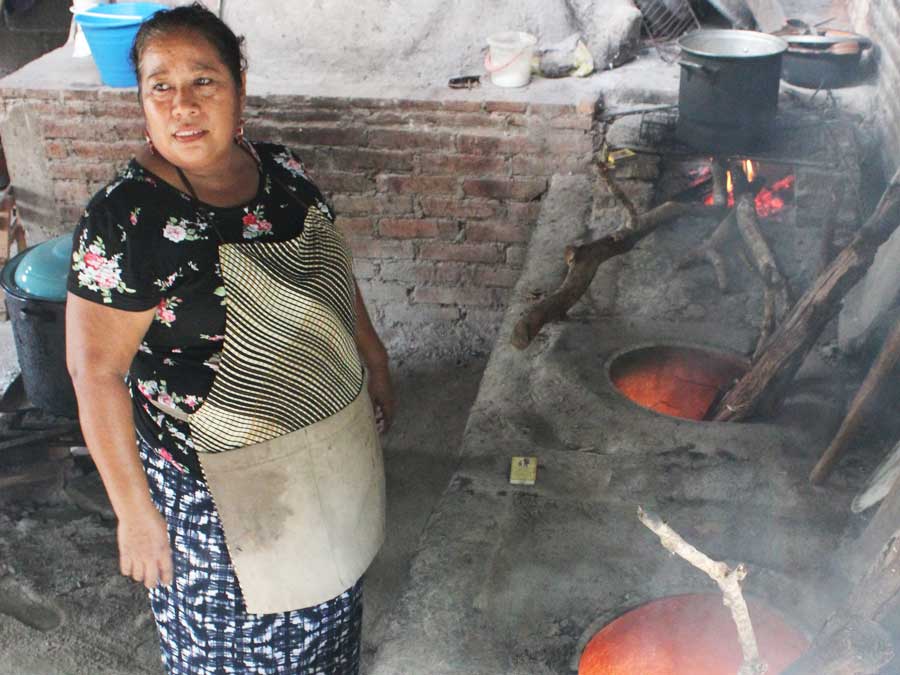 Ayuda a panaderos tradicionales del Istmo con Una mano para Oaxaca