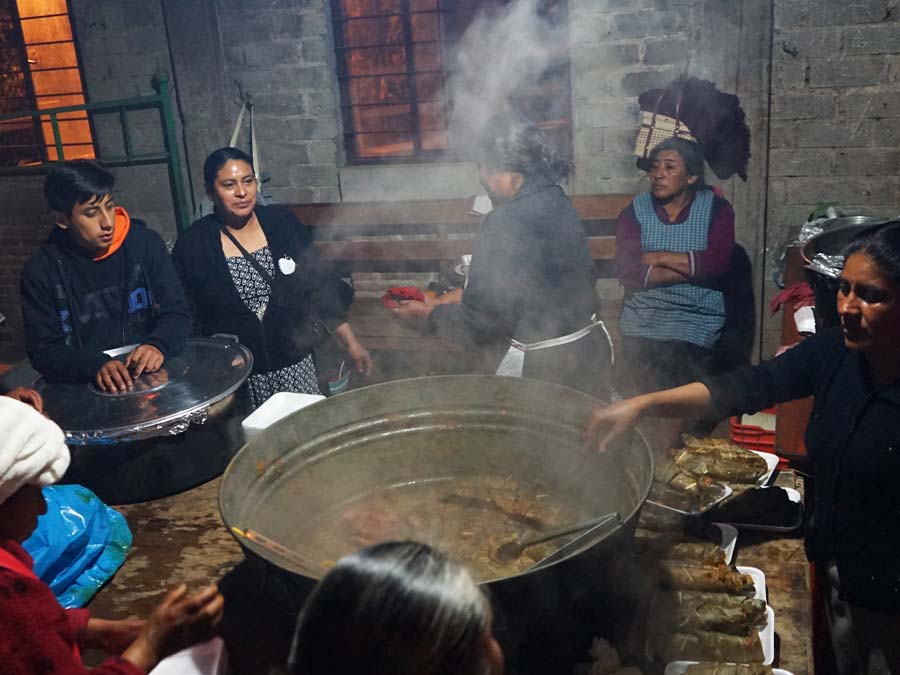 Los tamales en Oaxaca se hacen en comunidad Foto: Mariana Castillo