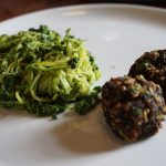 Albóndigas de champiñones con pasta de calabacitas