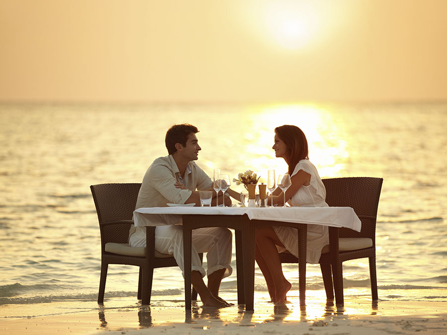 Una comida o cena en un hotel romántico sin importar su ubicación siempre será una forma de seducir y consentir a tu pareja